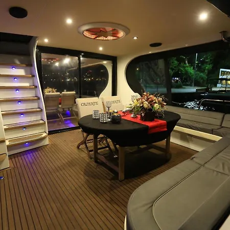 보트호텔 Cakiroglu Yachting